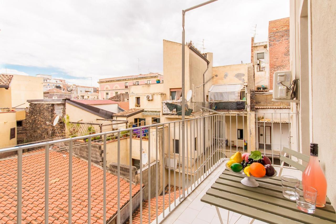 Sicula Home Few Minutes To Sea - Happy Rentals Catania Bagian luar foto