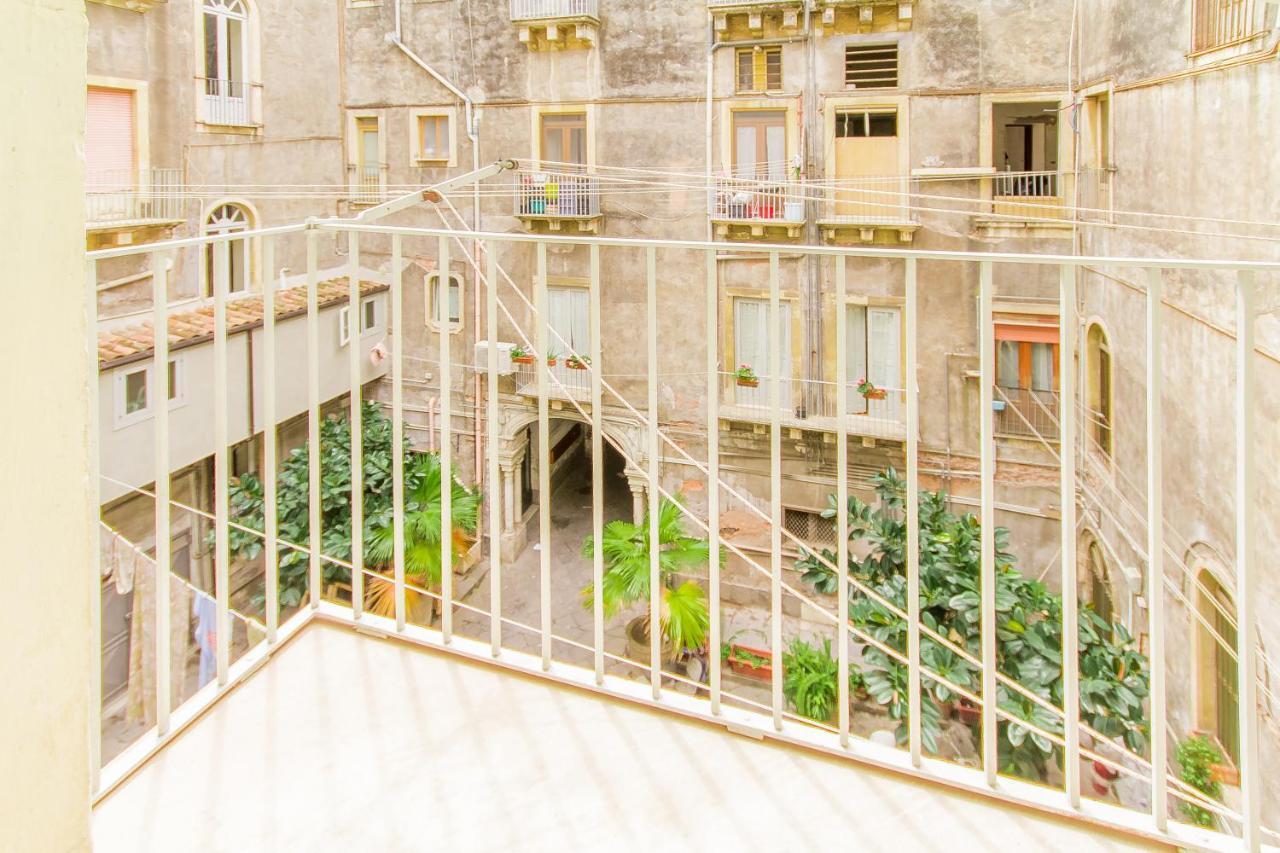 Sicula Home Few Minutes To Sea - Happy Rentals Catania Bagian luar foto